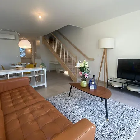 Roche Blanche - Terrasse Et Parking * Nimes